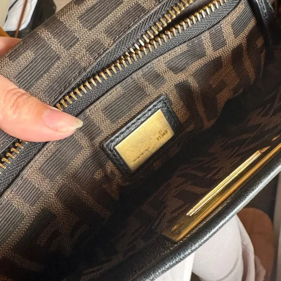 Fendi Peekaboo Large Bag in Black and Zucca Monogram Lining - Picture 7 of 11